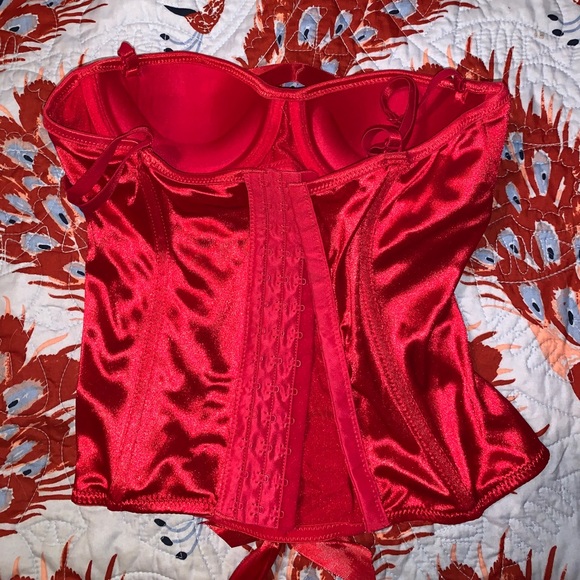 Red lace up corset - Picture 2 of 2